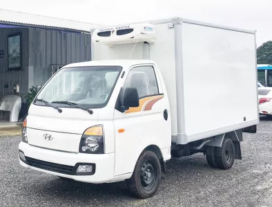 Dịch vụ thay Kính chắn gió xe tải Hyundai 1 tấn tận nơi